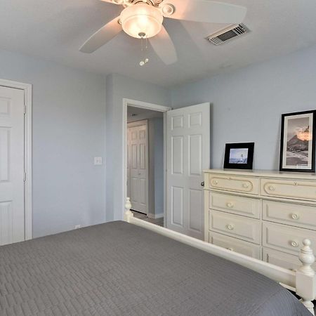 Oceanfront Galveston Home - Walk To Beach! المظهر الخارجي الصورة