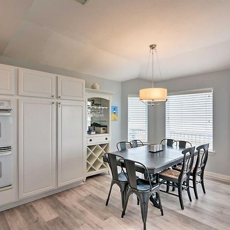 Oceanfront Galveston Home - Walk To Beach! المظهر الخارجي الصورة