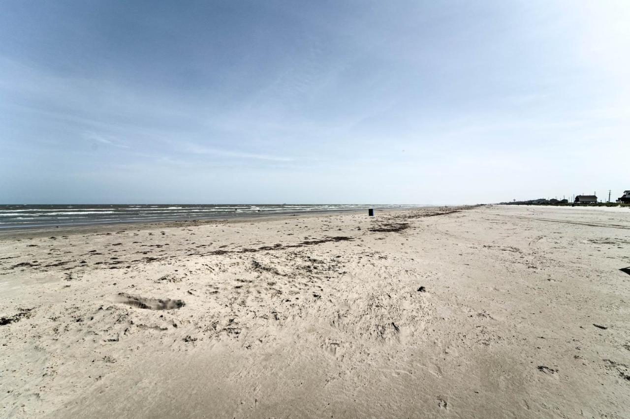 Oceanfront Galveston Home - Walk To Beach! المظهر الخارجي الصورة