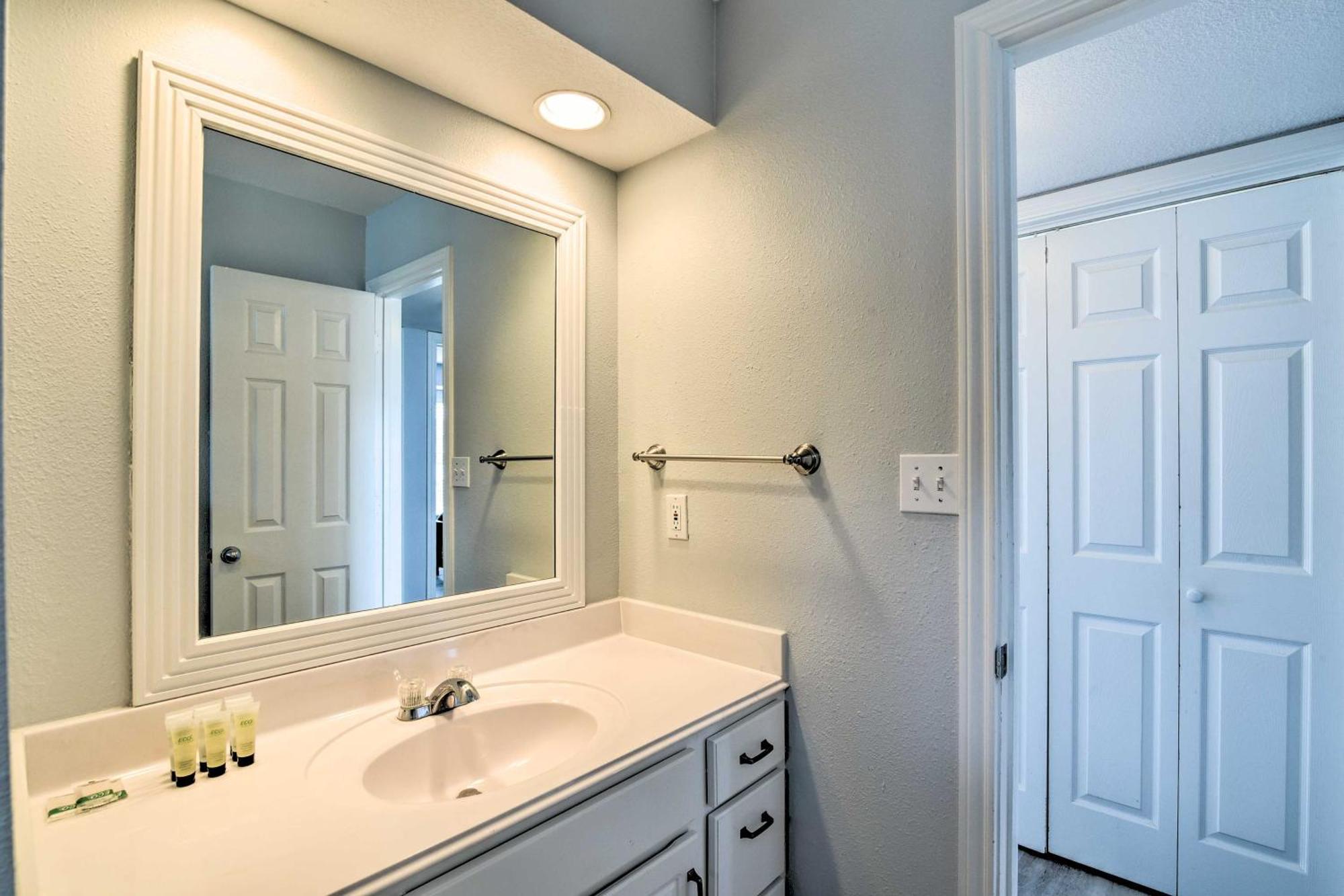 Oceanfront Galveston Home - Walk To Beach! المظهر الخارجي الصورة