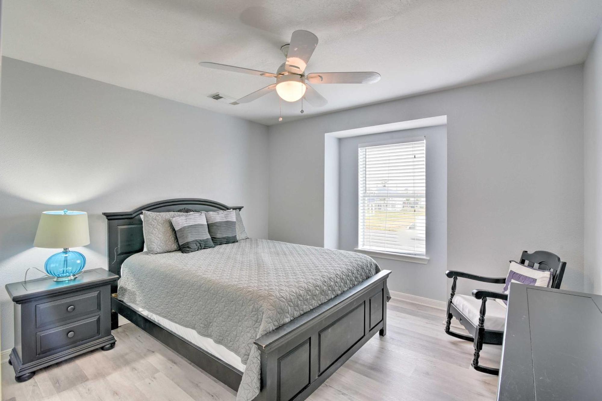 Oceanfront Galveston Home - Walk To Beach! المظهر الخارجي الصورة