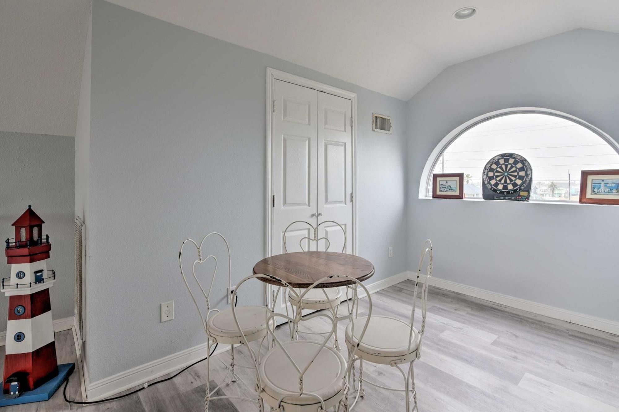 Oceanfront Galveston Home - Walk To Beach! المظهر الخارجي الصورة