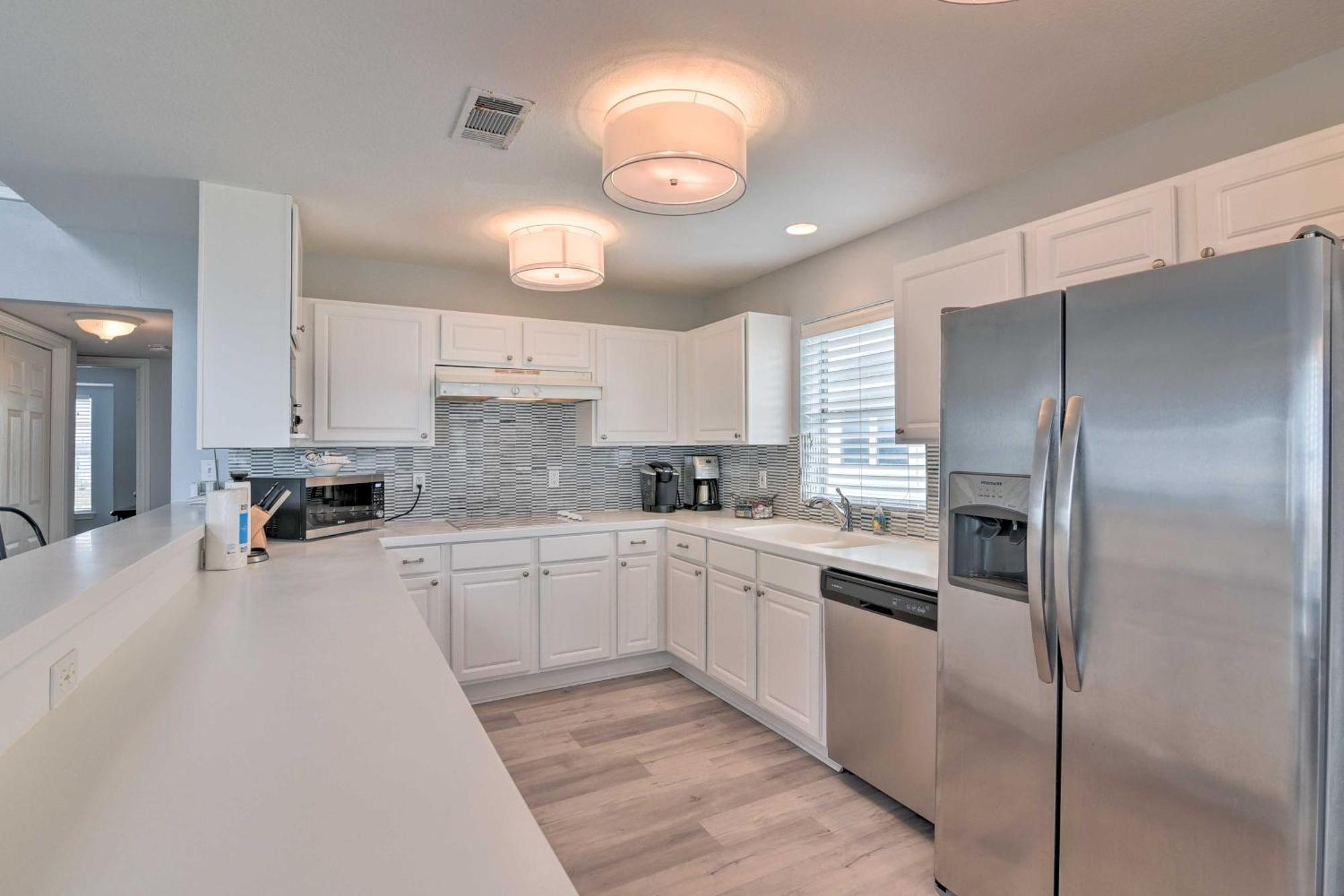 Oceanfront Galveston Home - Walk To Beach! المظهر الخارجي الصورة