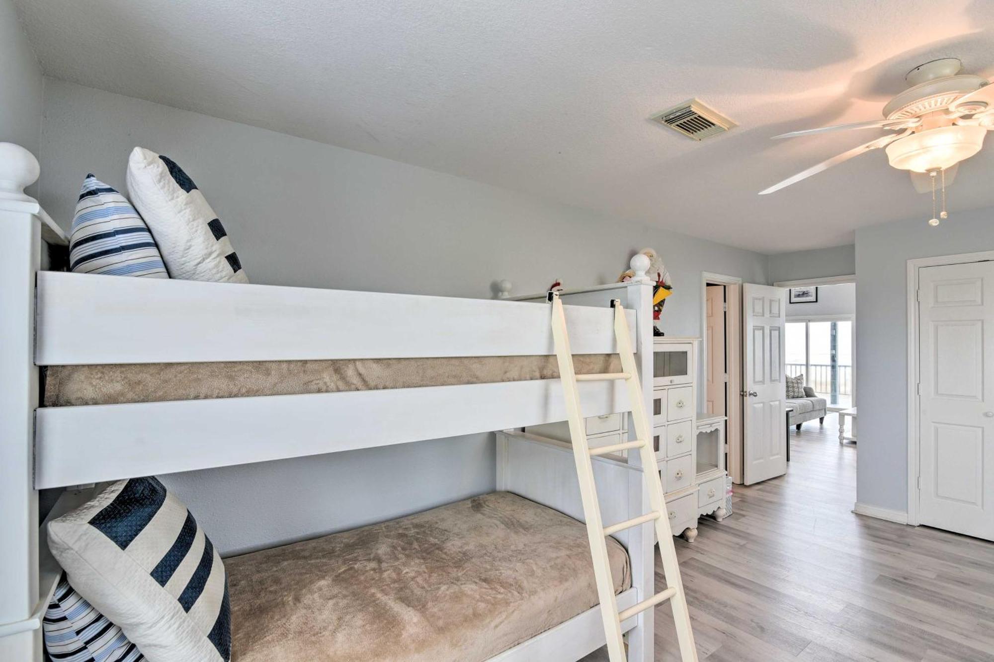 Oceanfront Galveston Home - Walk To Beach! المظهر الخارجي الصورة
