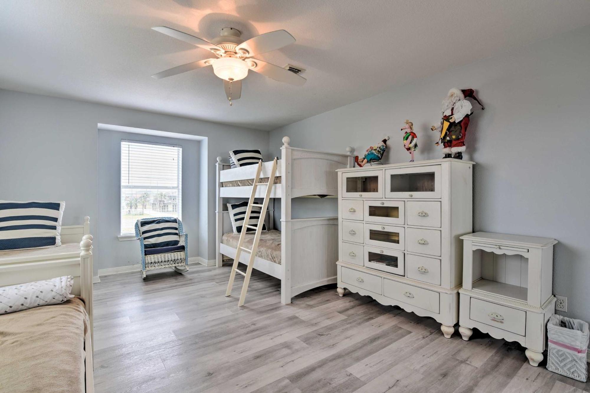 Oceanfront Galveston Home - Walk To Beach! المظهر الخارجي الصورة