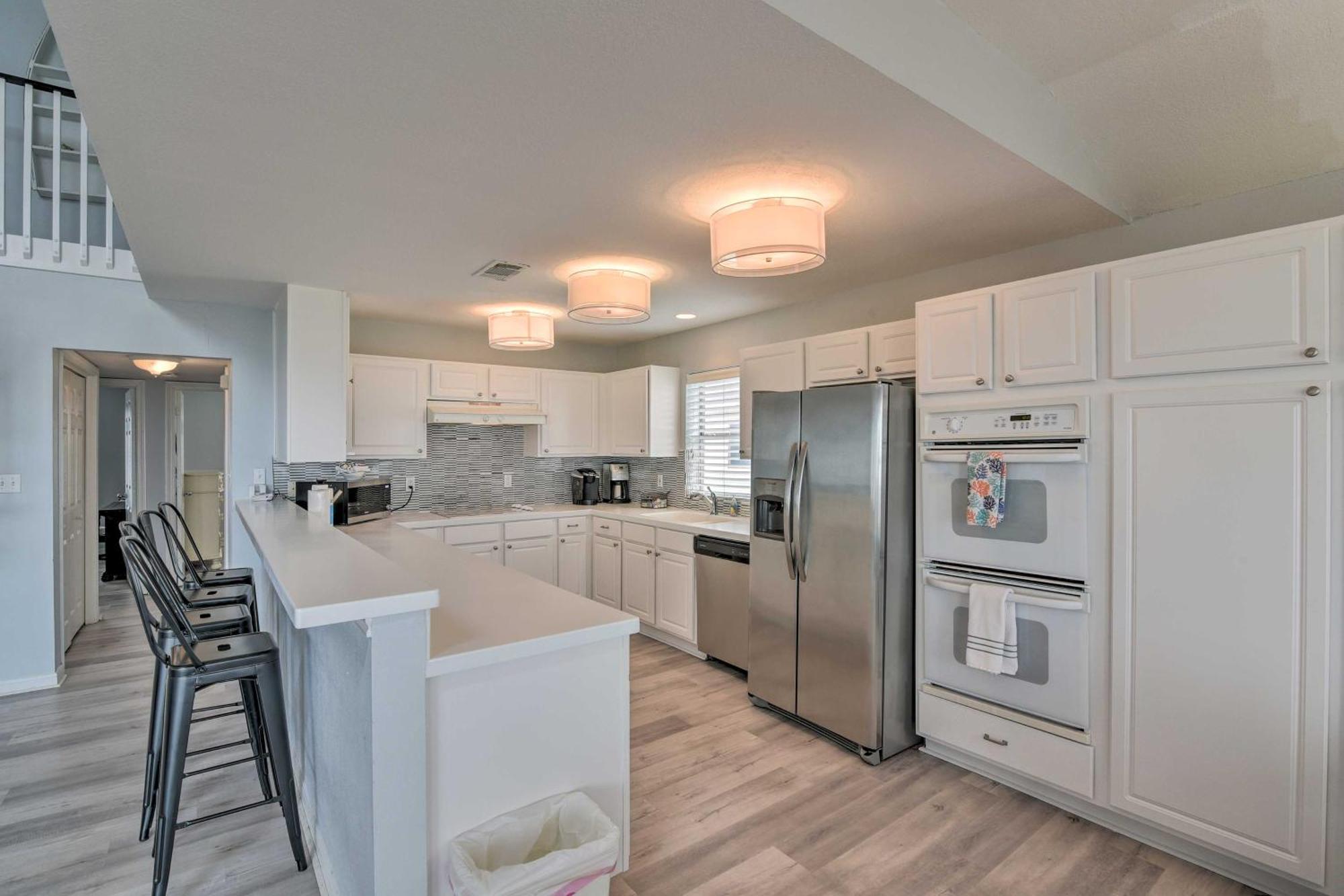 Oceanfront Galveston Home - Walk To Beach! المظهر الخارجي الصورة