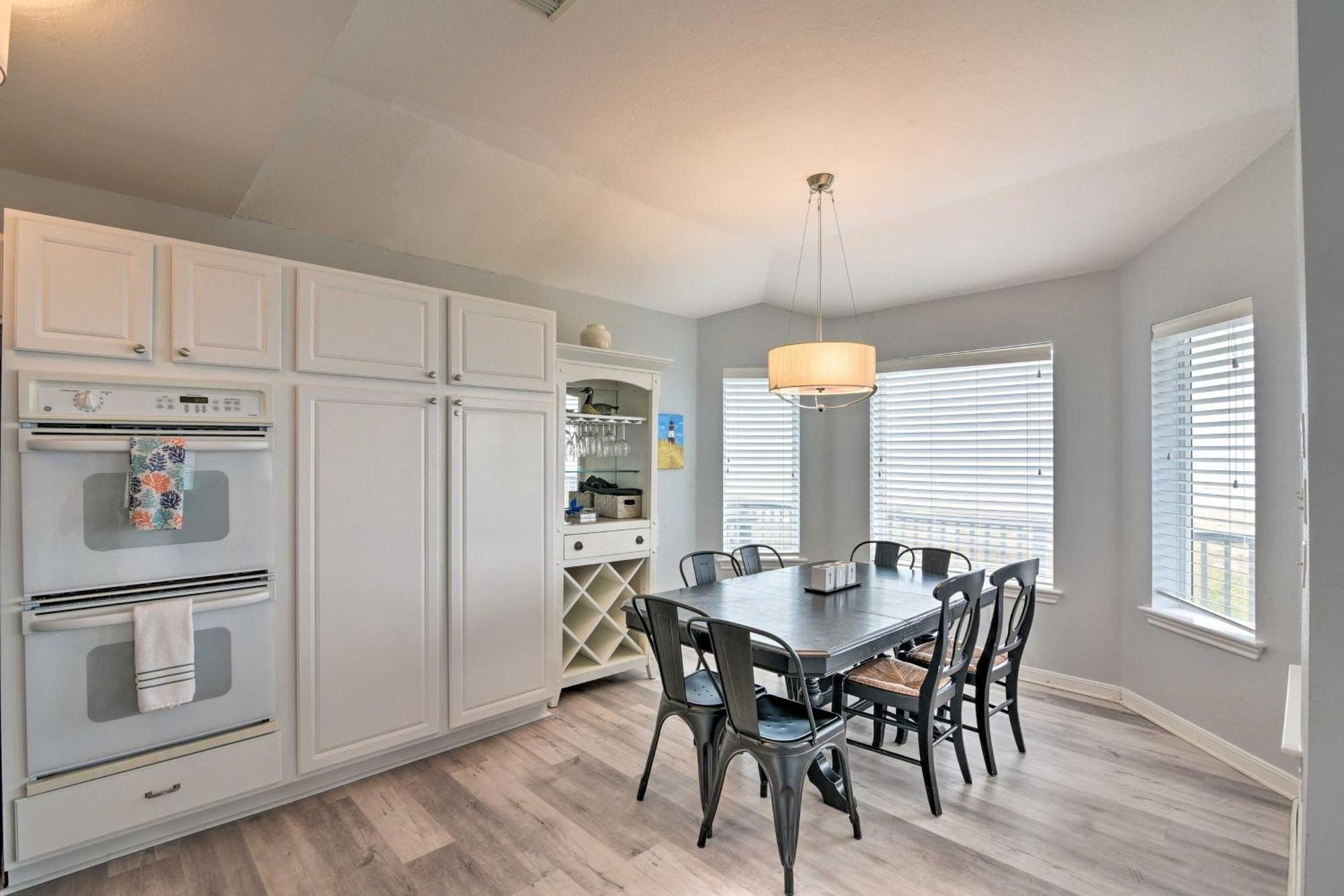 Oceanfront Galveston Home - Walk To Beach! المظهر الخارجي الصورة