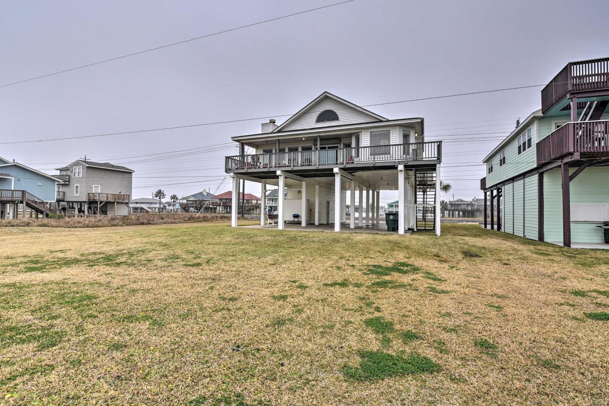 Oceanfront Galveston Home - Walk To Beach! المظهر الخارجي الصورة