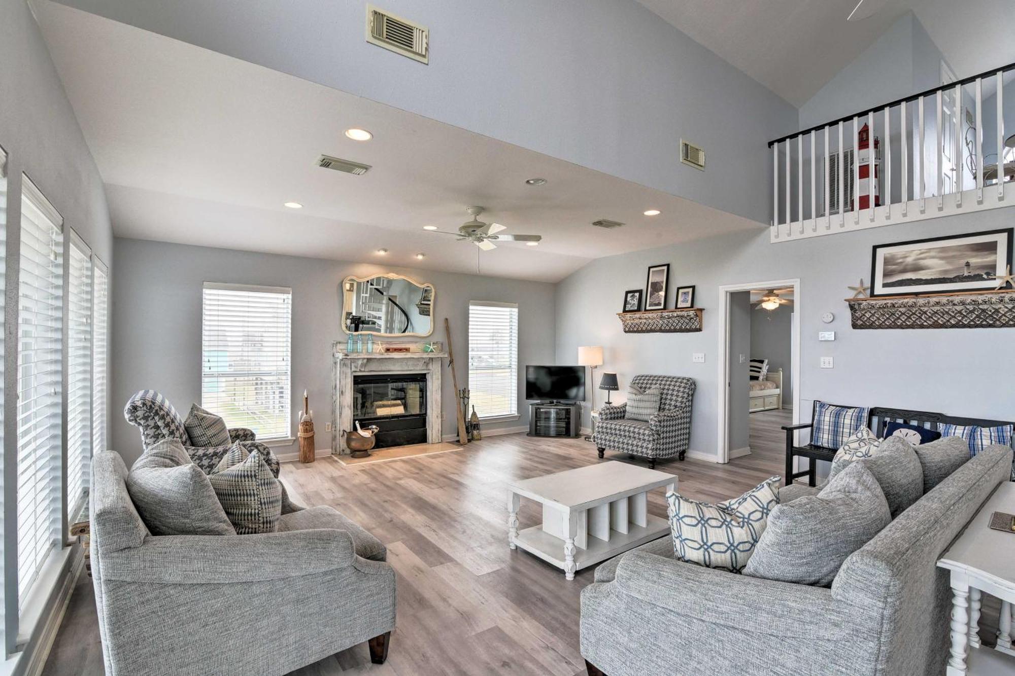 Oceanfront Galveston Home - Walk To Beach! المظهر الخارجي الصورة